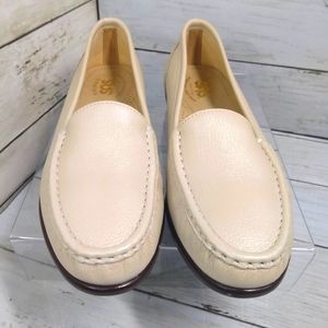 SAS 8N Women's Pearl White Tripad Comfort Leather SlipOn Loafers